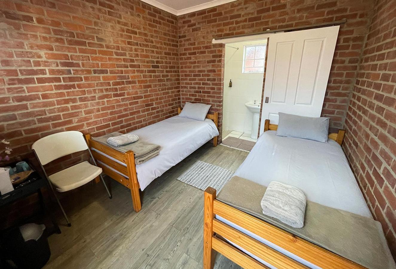 Village Lodge Гаррисмит Экстерьер фото